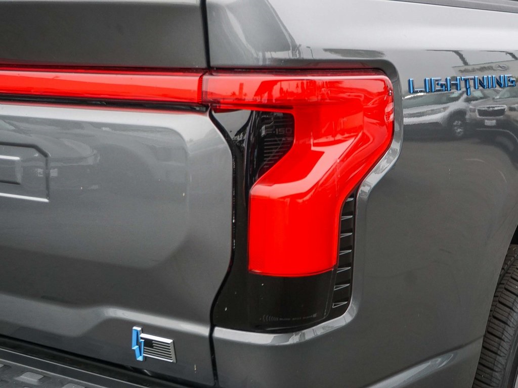 2025 Ford F-150 Lightning Platinum photo 9