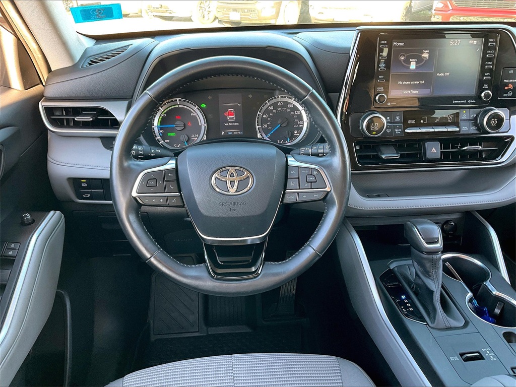 2020 Toyota Highlander Hybrid LE photo 17