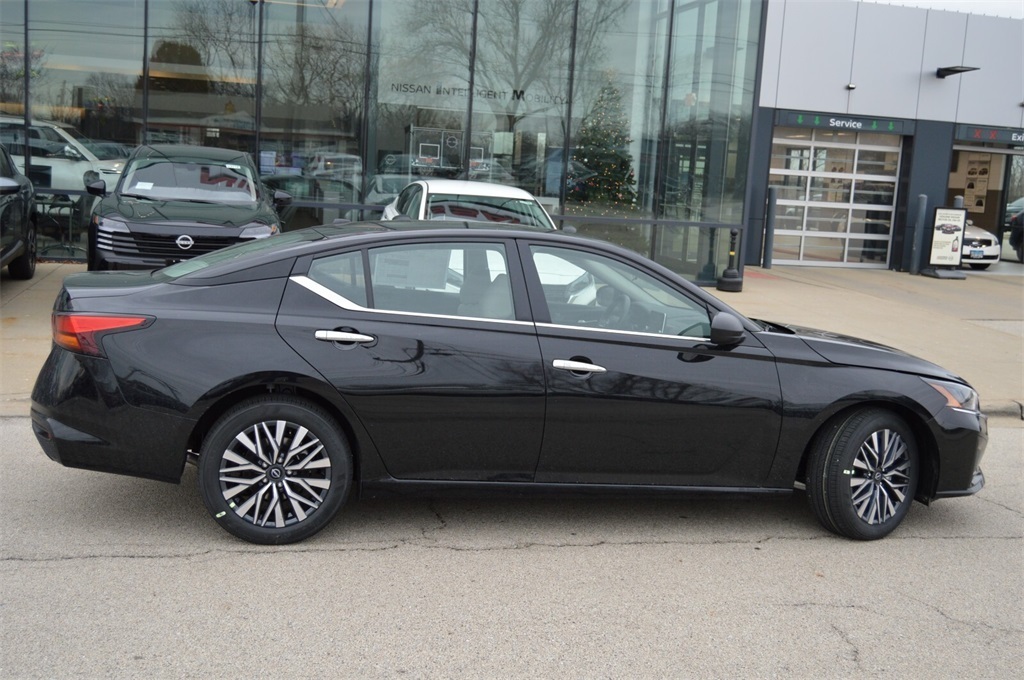 2025 Nissan Altima SV photo 3