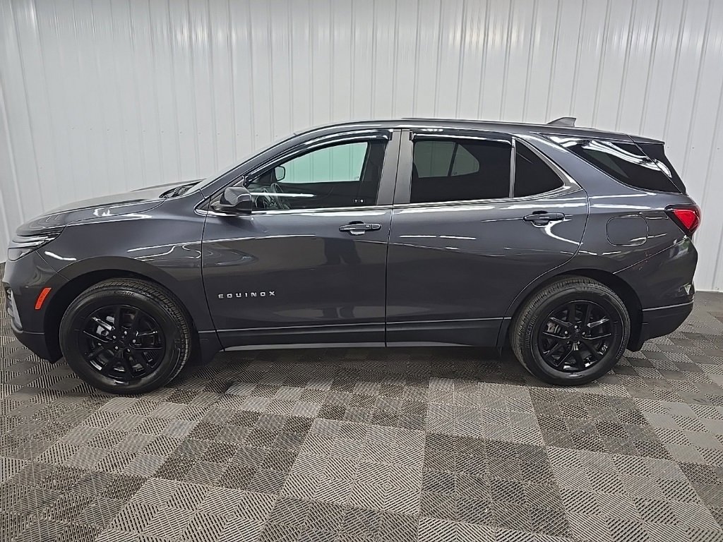 2022 Chevrolet Equinox LT photo 2