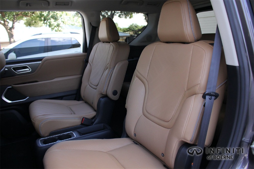2026 Infiniti QX80 Luxe photo 17