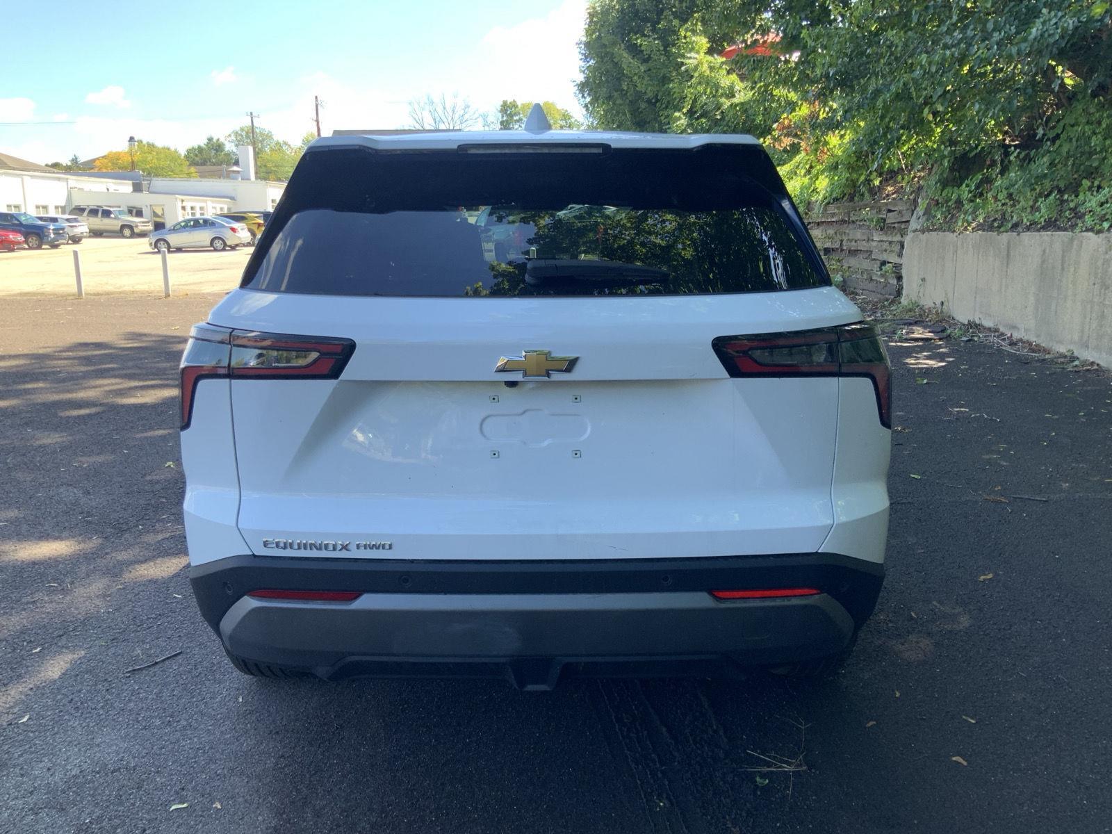 2026 Chevrolet Equinox LT photo 3