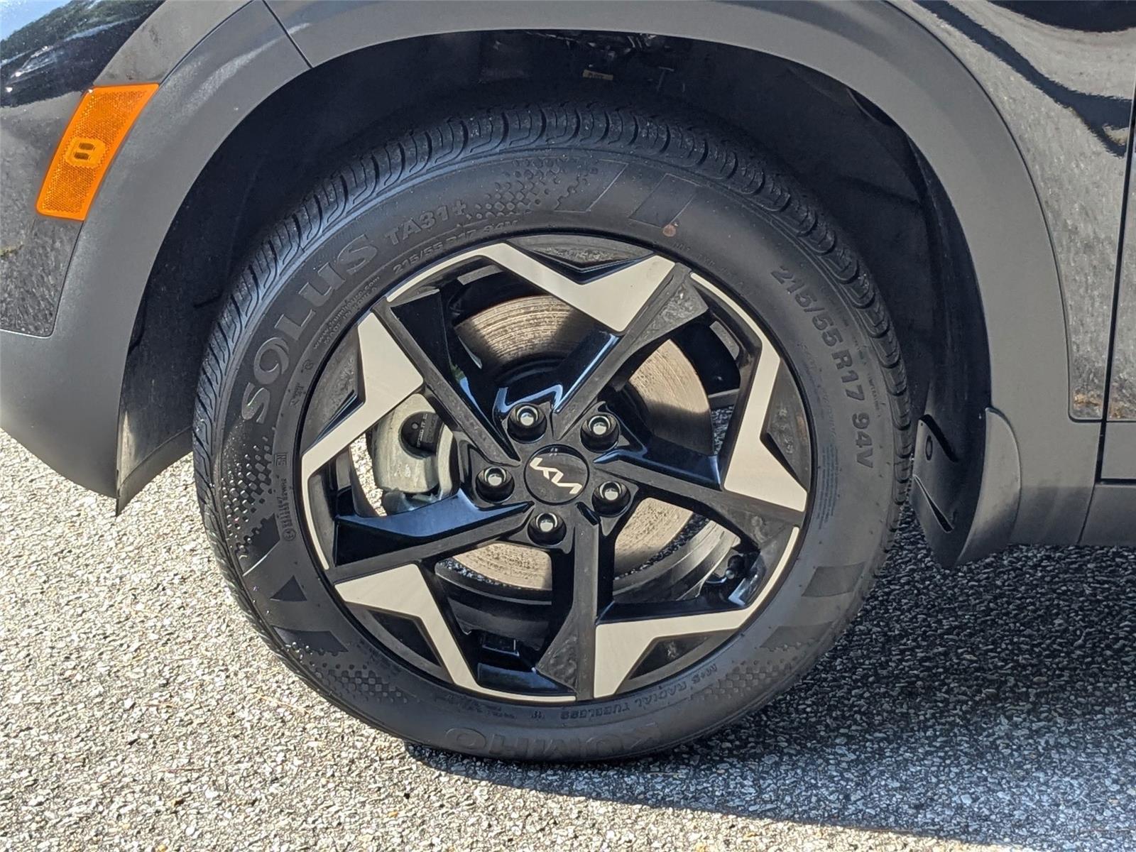 2025 Kia Seltos EX photo 2