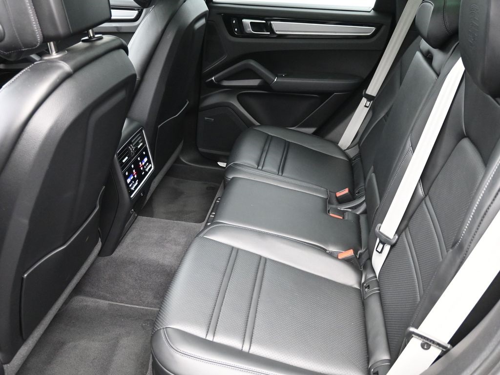 2023 Porsche Cayenne S Platinum Edition photo 21