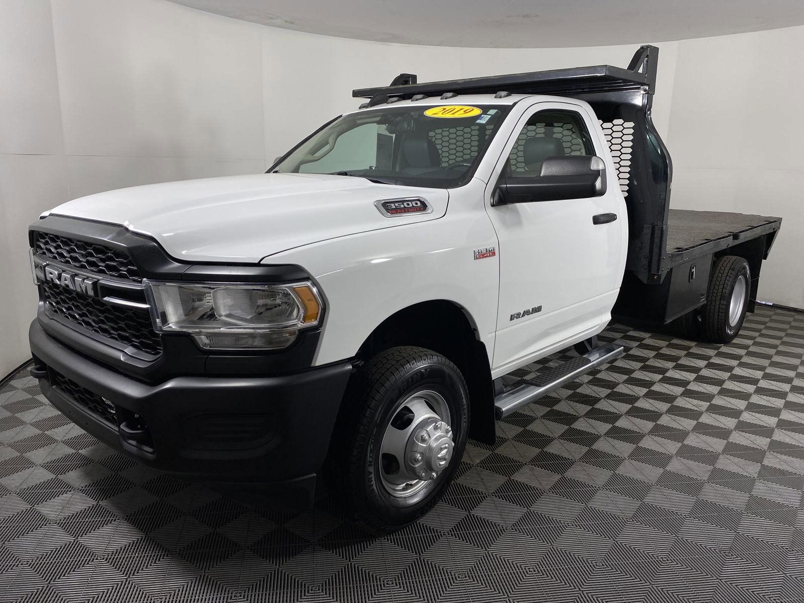 2019 Ram 3500 Tradesman photo 2