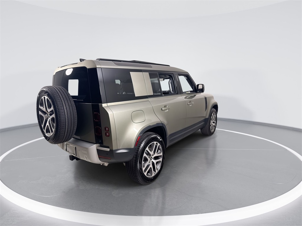 2025 Land Rover Defender 110 S photo 8