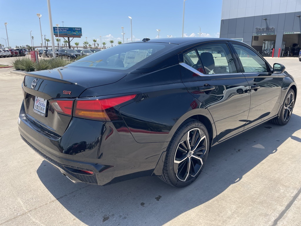 2025 Nissan Altima SR photo 3