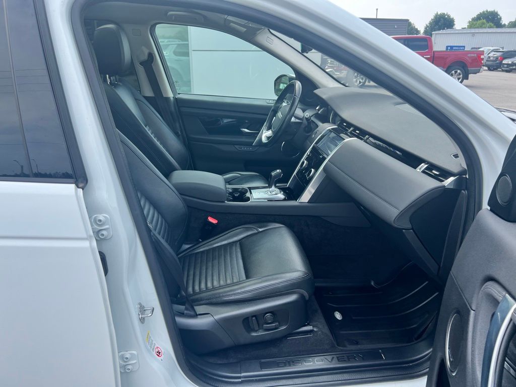 2020 Land Rover Discovery Sport S photo 35