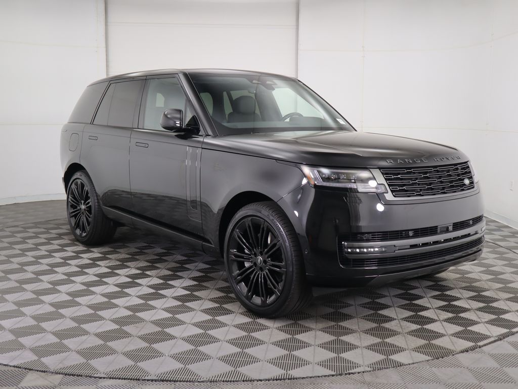 2025 Land Rover Range Rover SE photo 3
