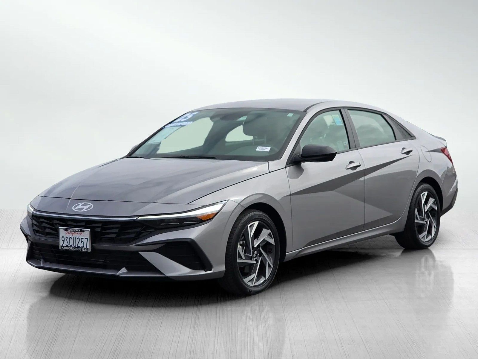 2025 Hyundai Elantra SEL Sport photo 3