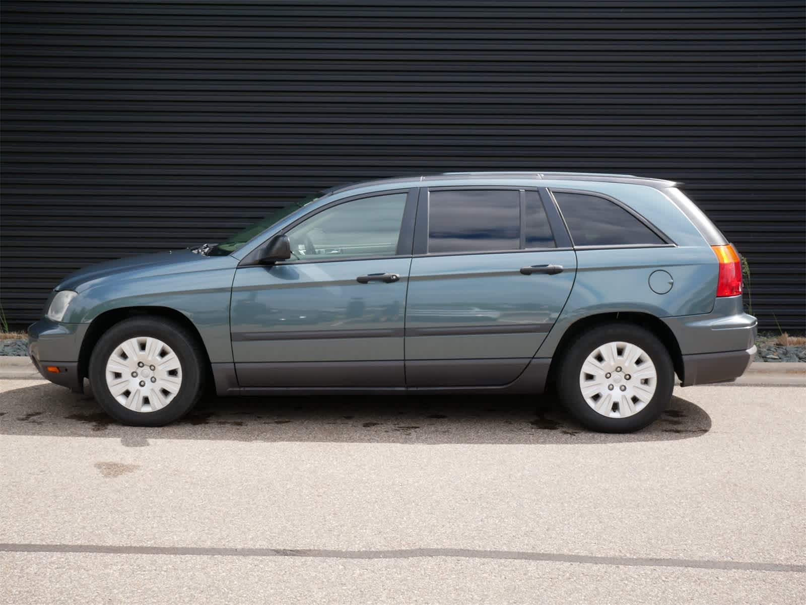 Used 2006 Chrysler Pacifica Base with VIN 2A4GM48466R869647 for sale in Saint Paul, Minnesota