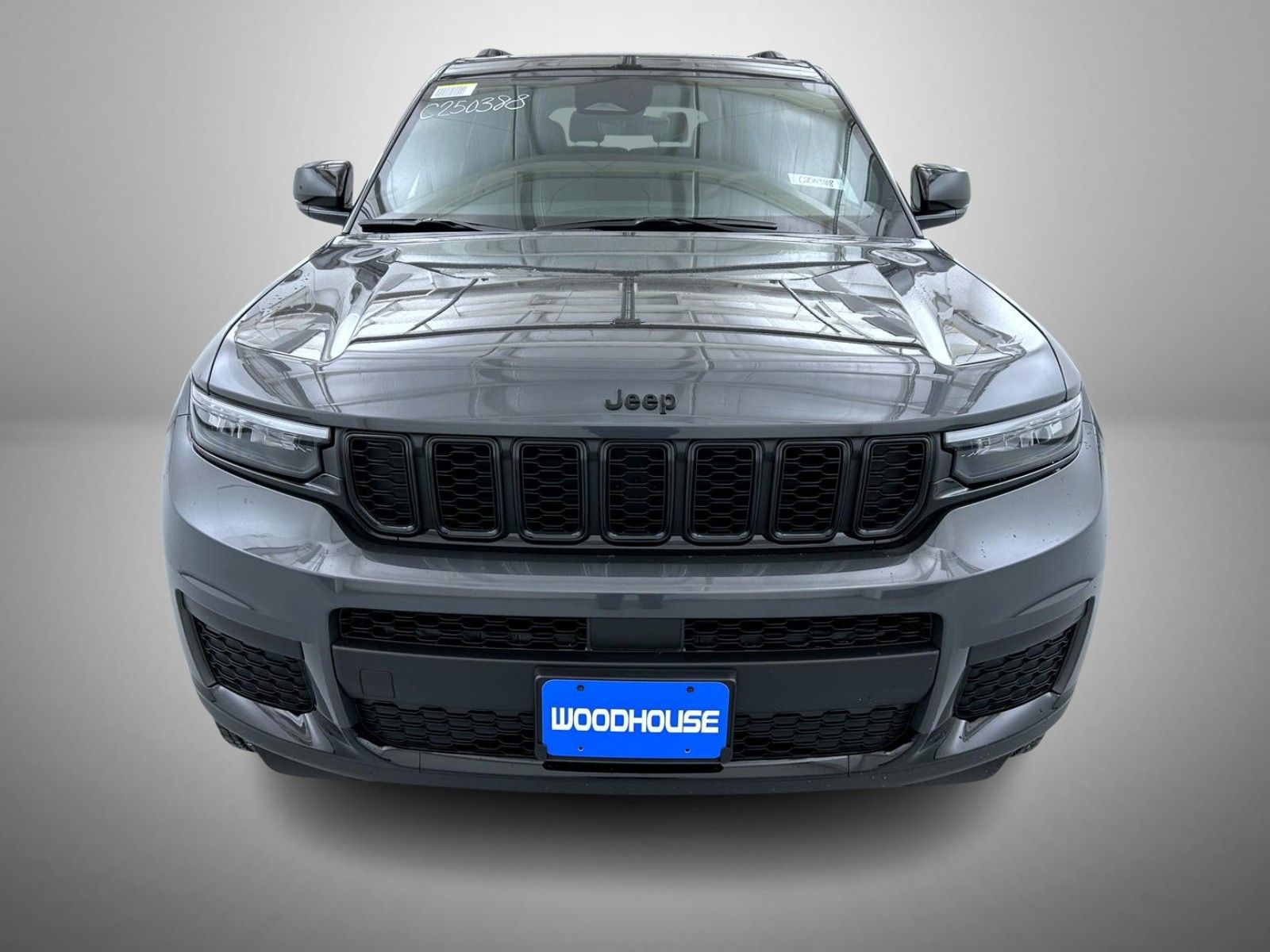 2025 Jeep Grand Cherokee Laredo photo 2