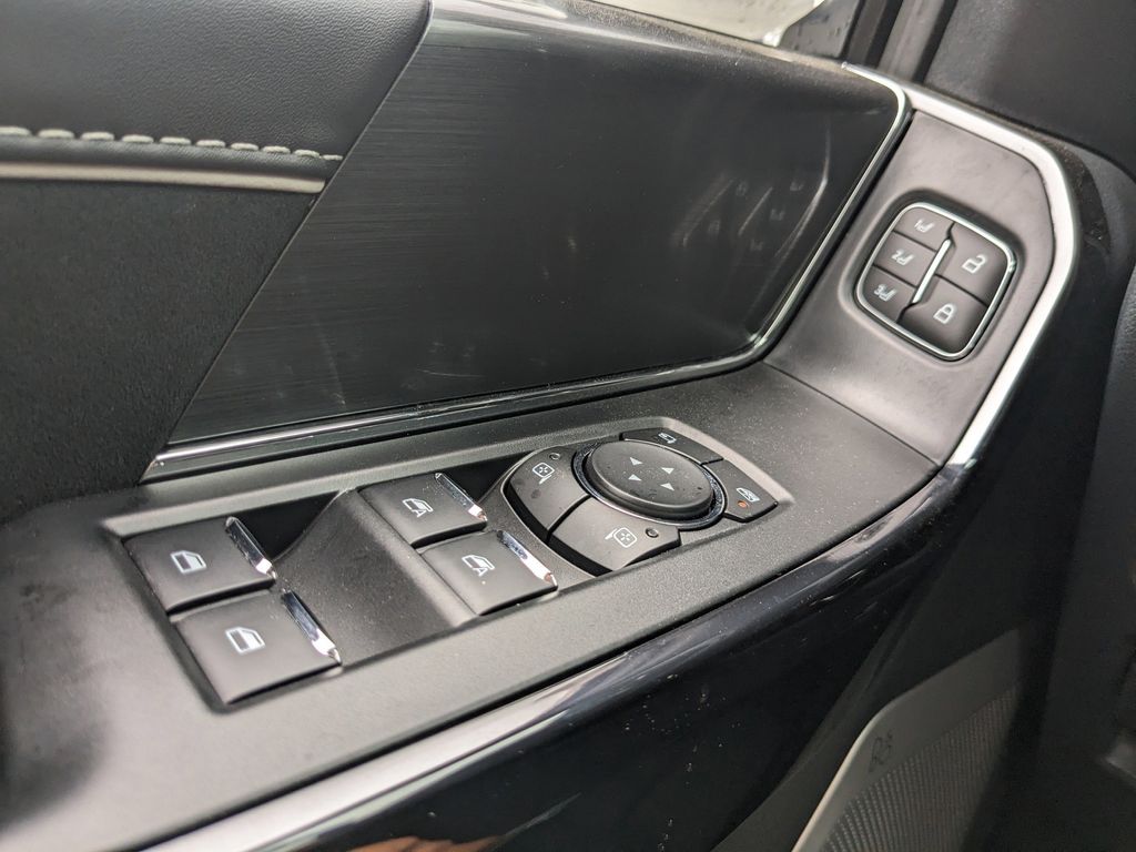 2025 Ford F-150 Lightning Platinum photo 27