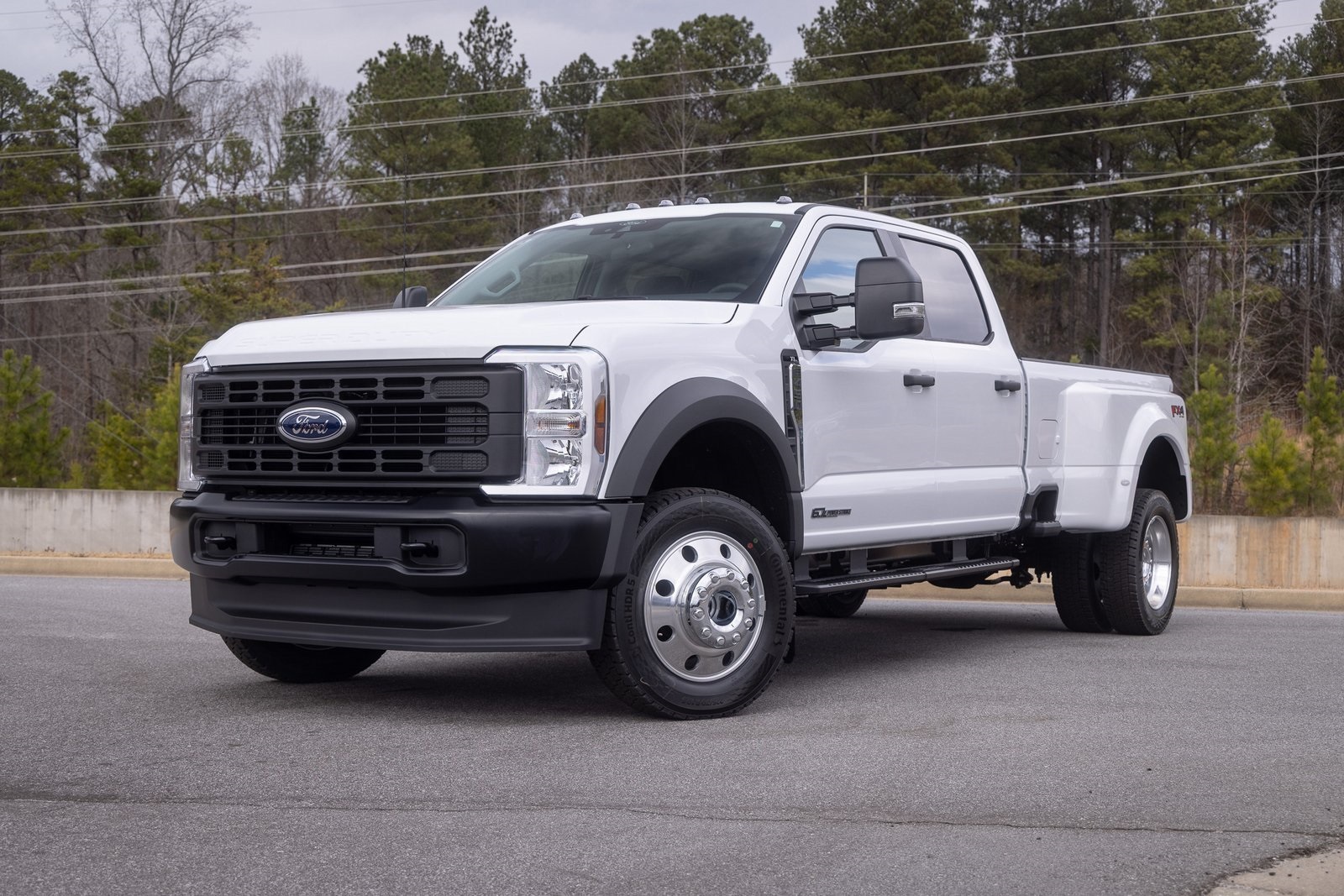 2026 Ford F-450 Super Duty XL's photo
