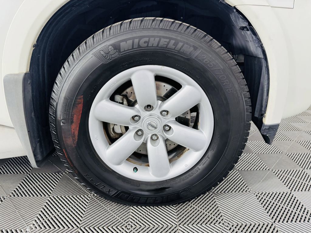 Used 2014 White Nissan SV image 28