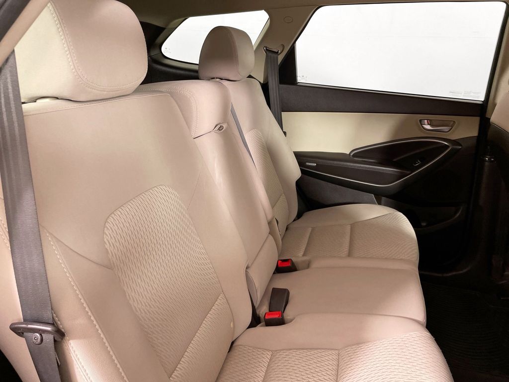 2017 Hyundai Santa Fe SE photo 24