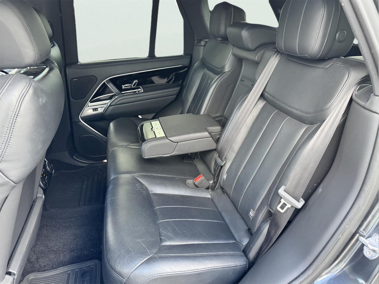 2023 Land Rover Range Rover SE photo 29