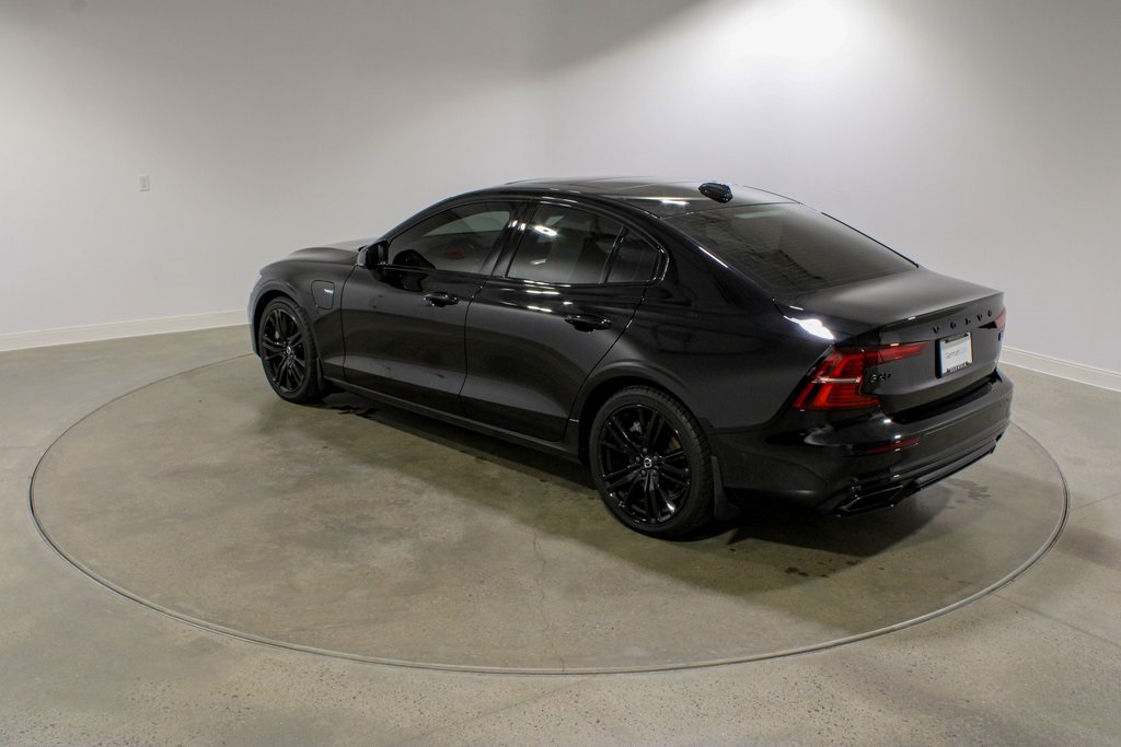 2022 Volvo S60 Recharge T8 Black Edition R-Design photo 4