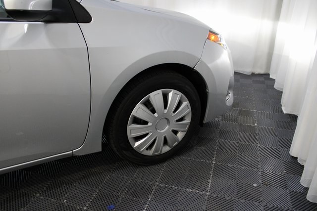 2019 Toyota Corolla LE photo 10