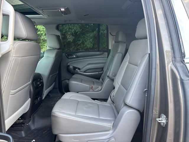 2016 Chevrolet Suburban LT photo 6
