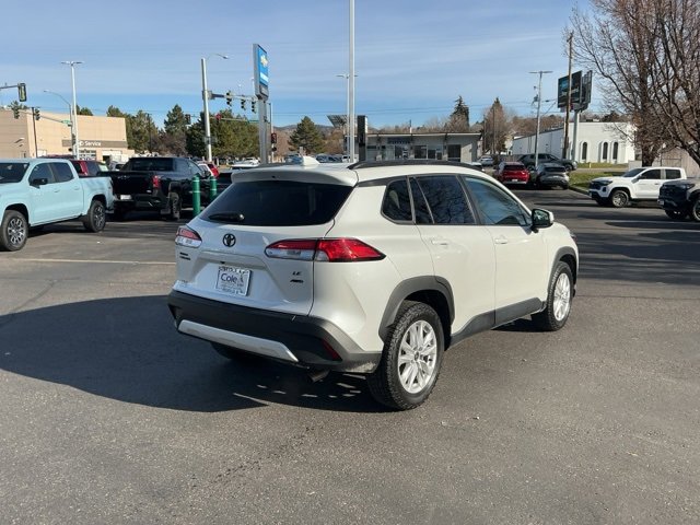 2024 Toyota Corolla Cross LE photo 3