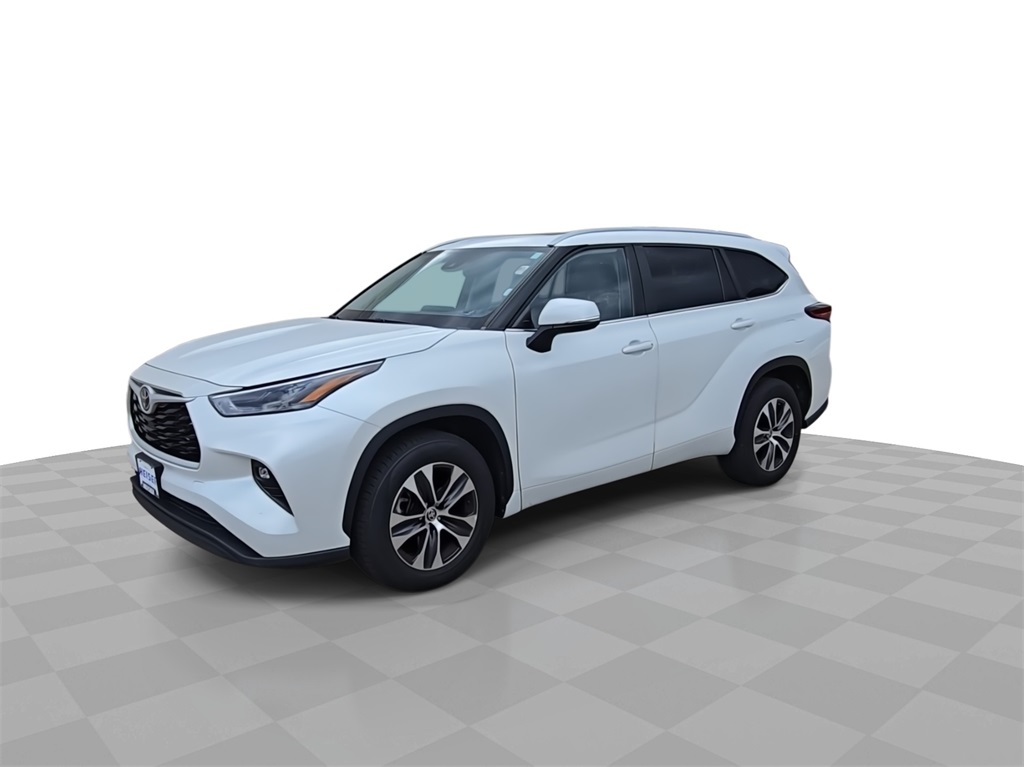 2023 Toyota Highlander XLE photo 3