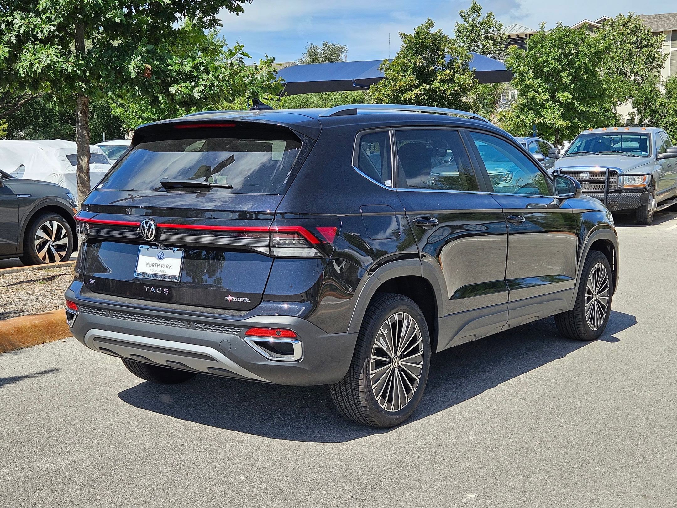 2025 Volkswagen Taos SE photo 2