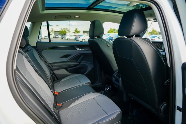 2025 Volkswagen Tiguan SE photo 30