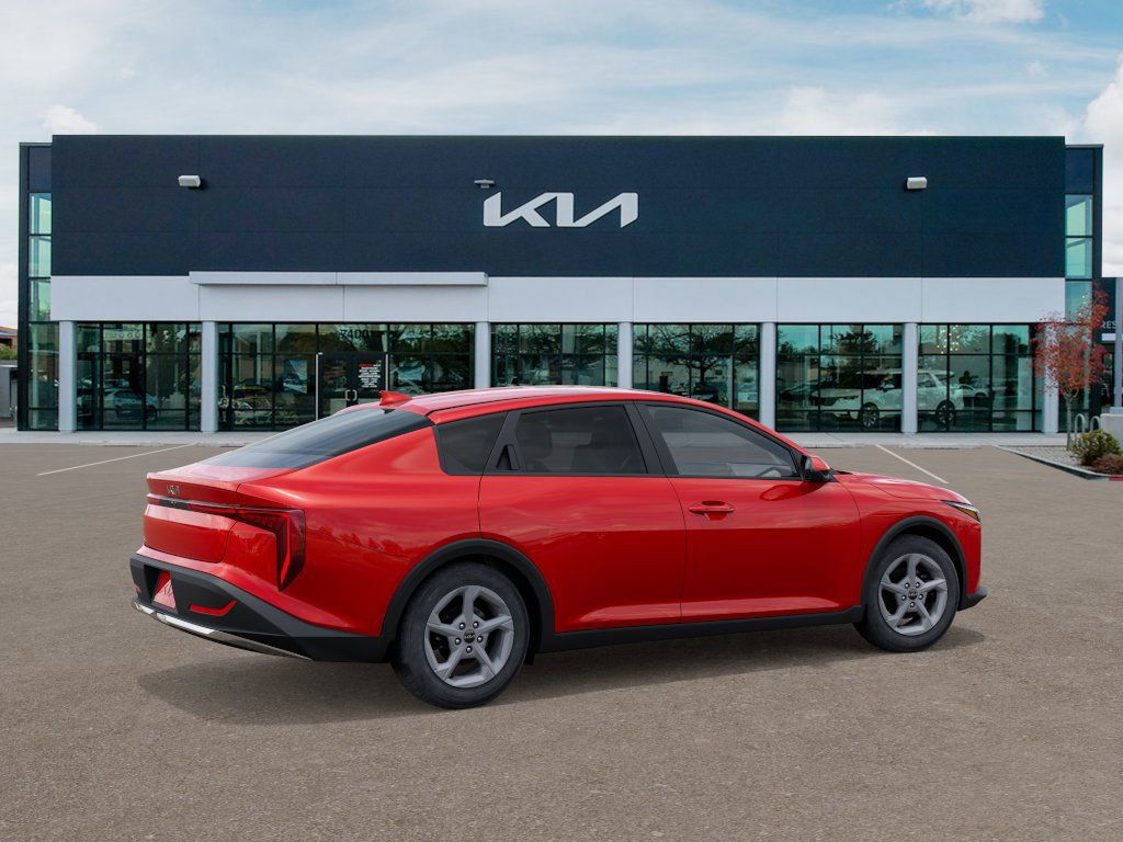 2025 Kia K4 LXS photo 4