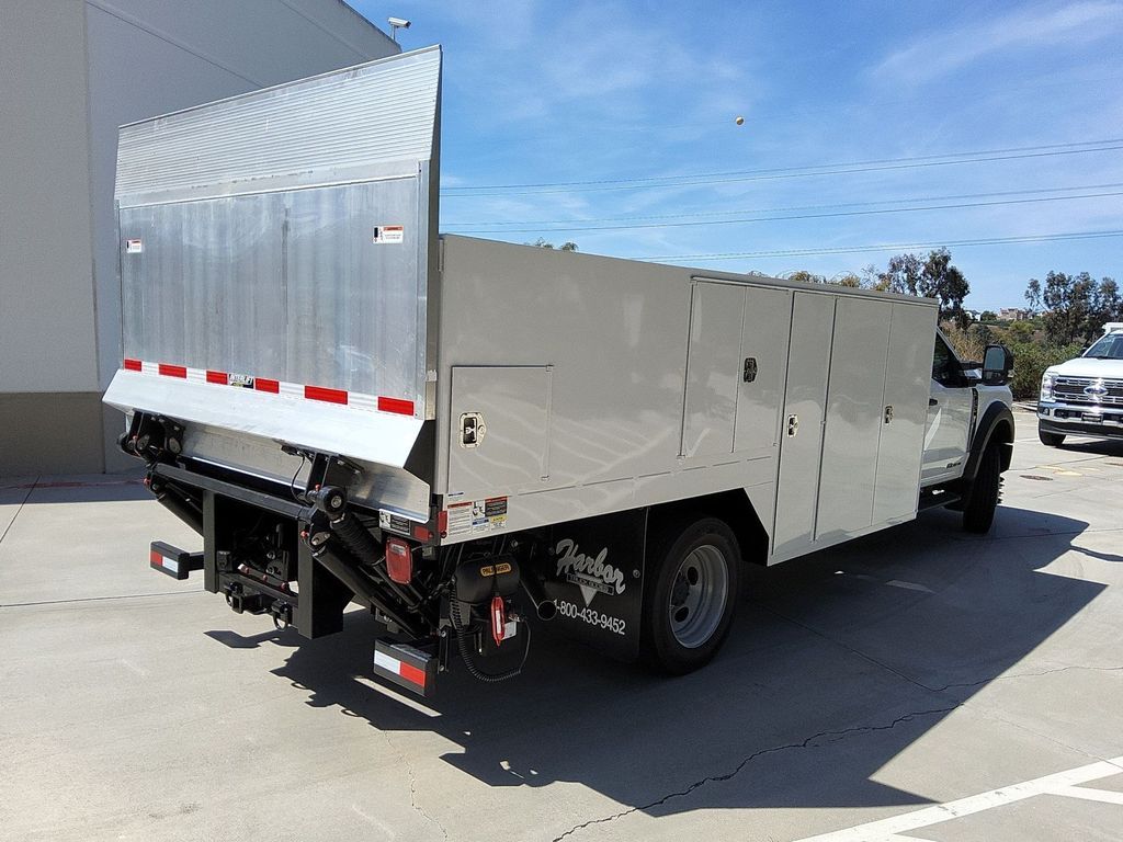 2025 Ford F-550 photo 19
