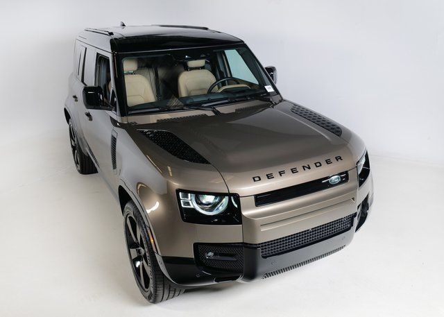 2025 Land Rover Defender 110 X-Dynamic SE photo 25