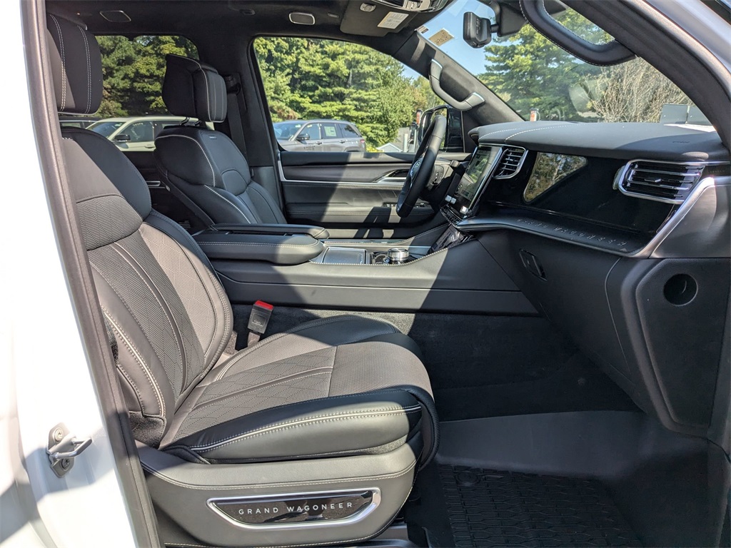 2024 Jeep Grand Wagoneer II photo 28
