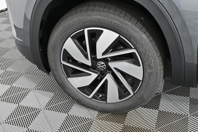 2025 Volkswagen Atlas SEL photo 5