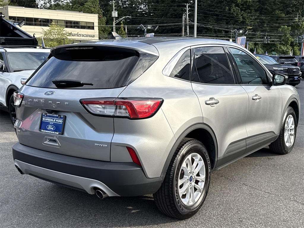 2022 Ford Escape SE photo 4