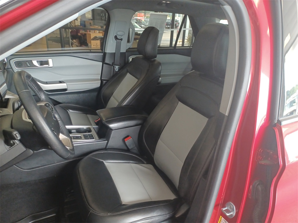 2023 Ford Explorer XLT photo 10
