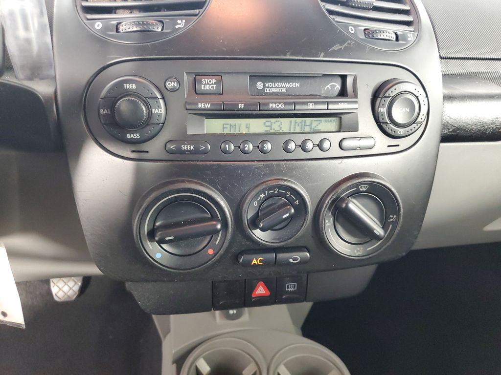 Used 2003  Volkswagen GL image 17