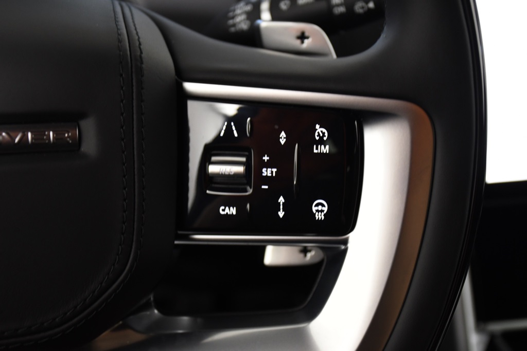 2025 Land Rover Range Rover SE photo 21