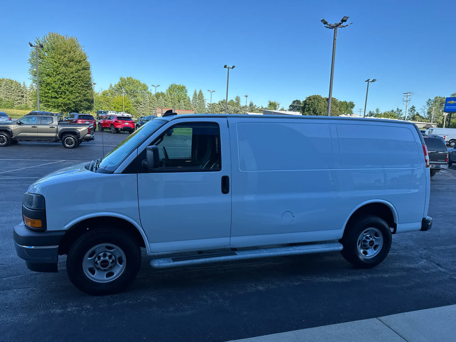 2024 Gmc Savana Cargo 2500 photo 10