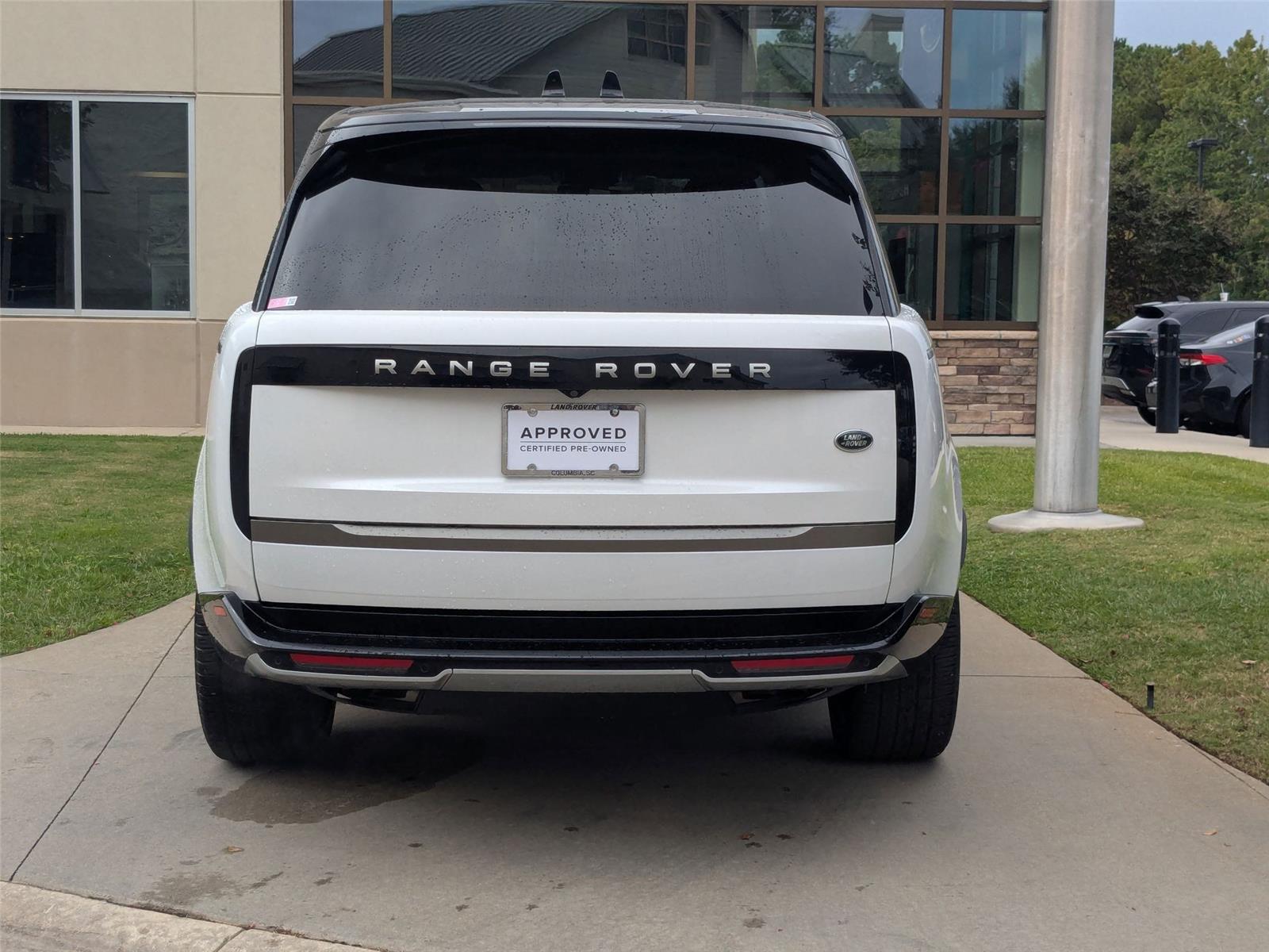 2023 Land Rover Range Rover SE photo 4