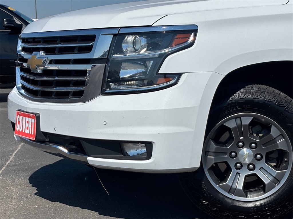 2018 Chevrolet Suburban LT photo 2