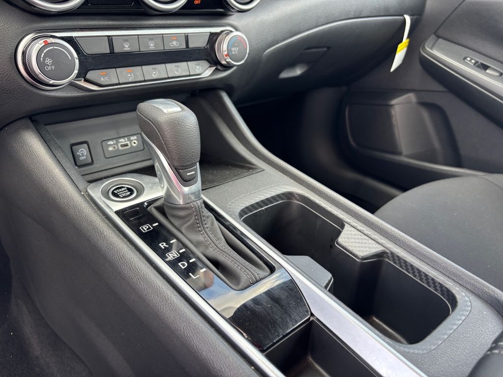 2025 Nissan Sentra SV photo 18
