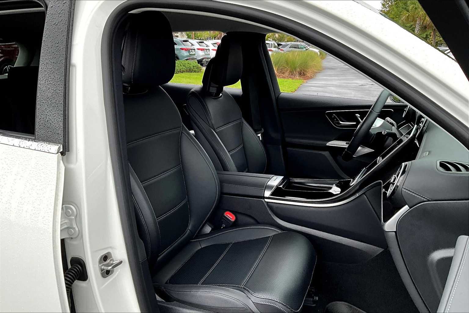 2024 Mercedes Benz GLC 300 4MATIC photo 2