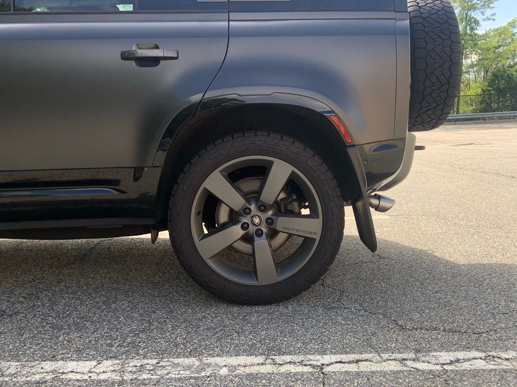 2024 Land Rover Defender 110 Carpathian Edition photo 10