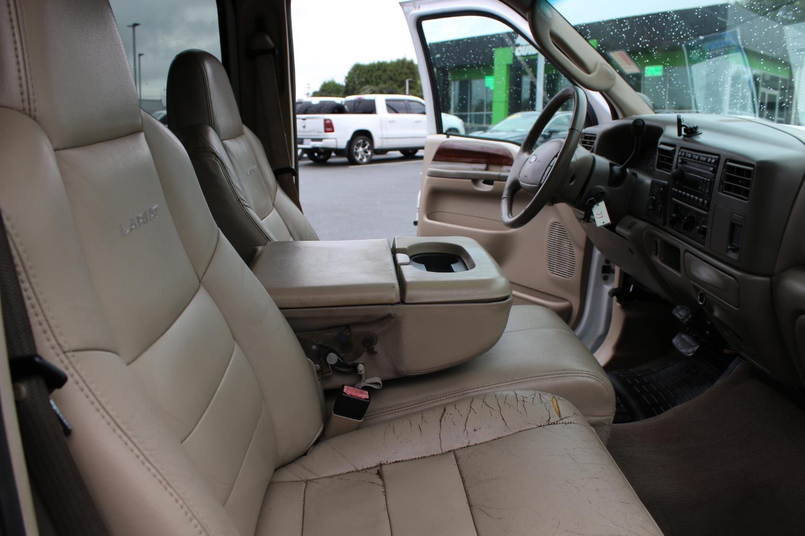 2004 Ford F-350 Lariat photo 24