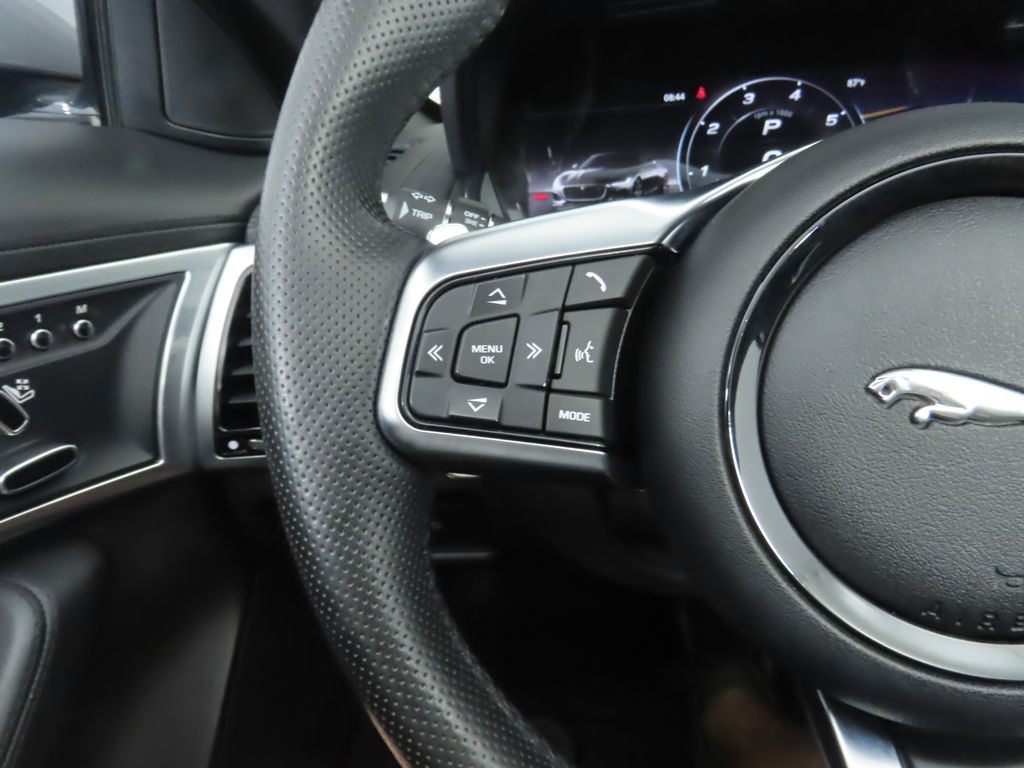 2021 Jaguar F-TYPE R photo 18