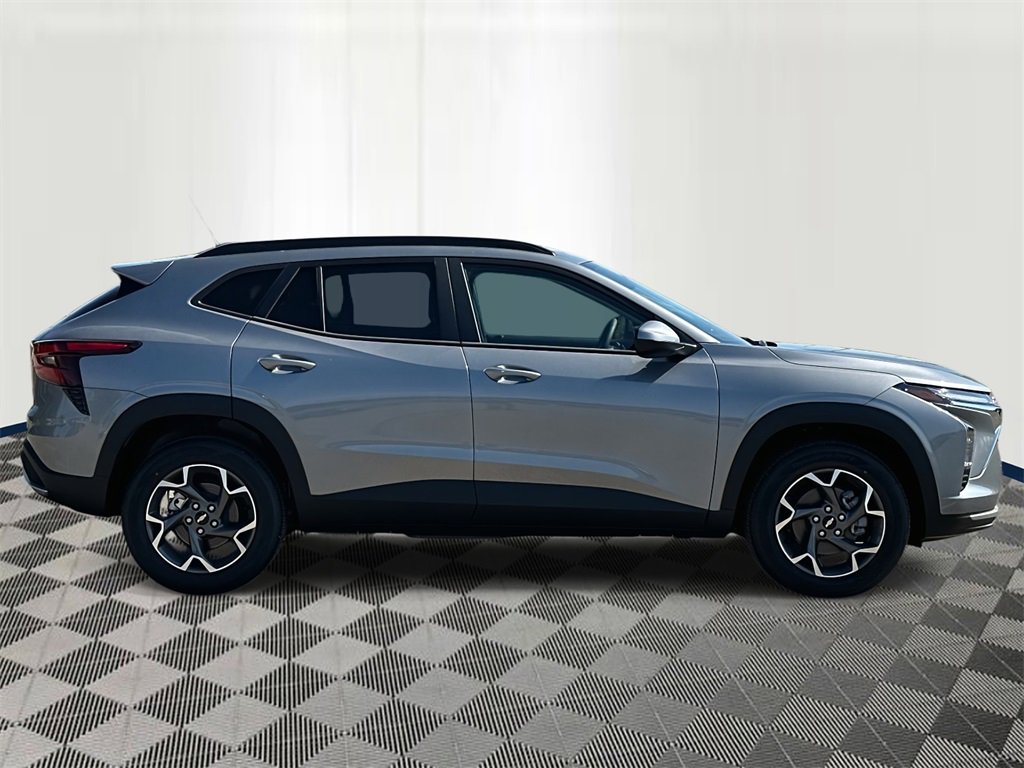 2025 Chevrolet Trax LT photo 6