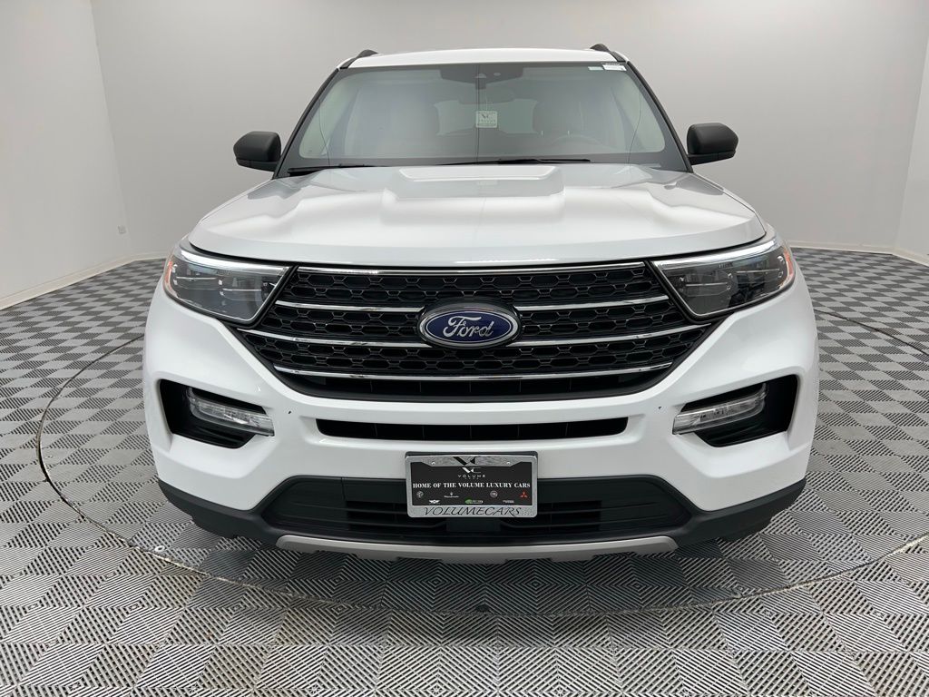 2023 Ford Explorer XLT photo 2
