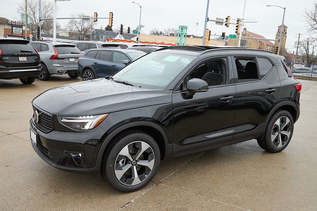 2026 VOLVO XC40 - Image 5