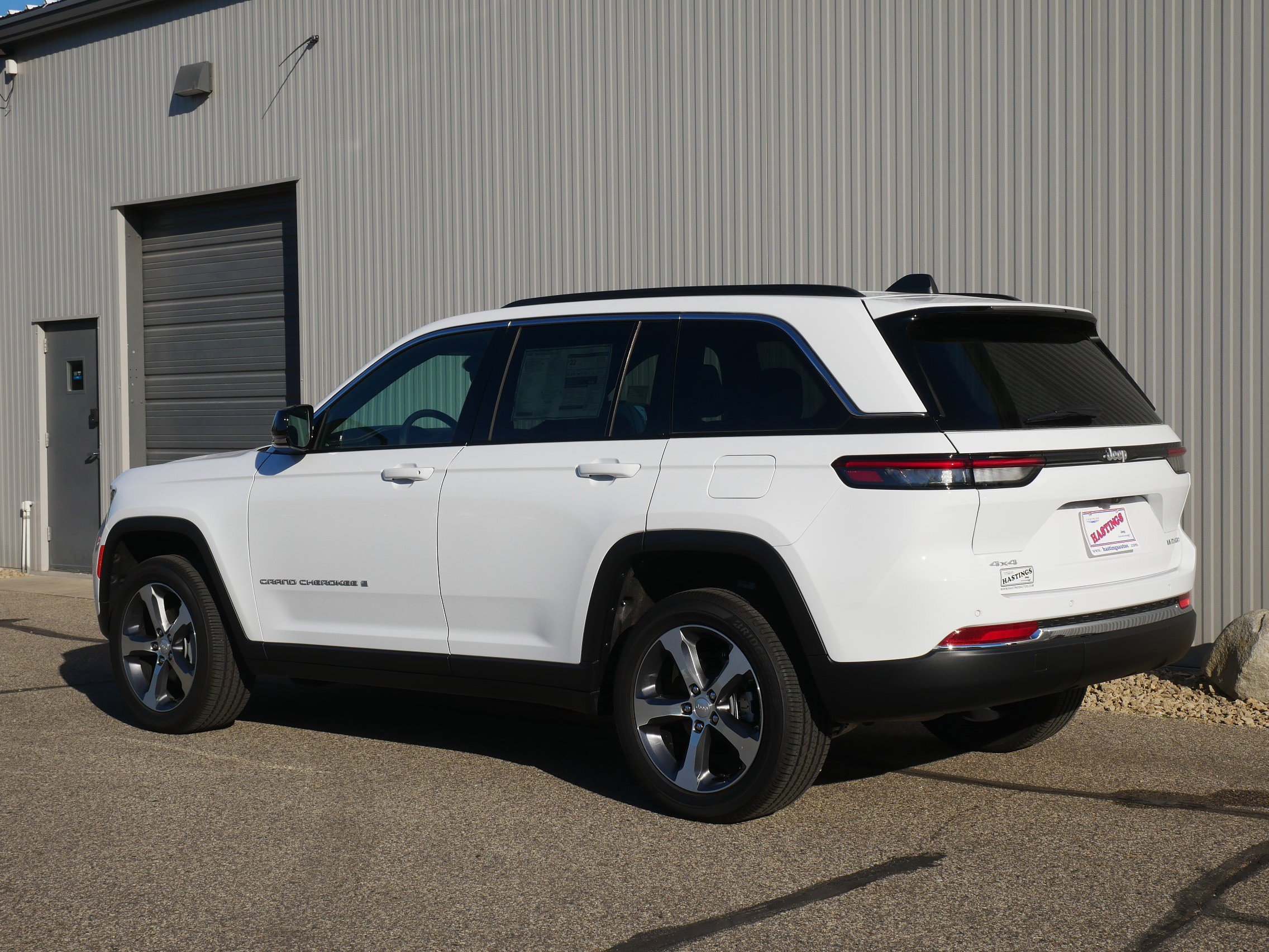 2025 Jeep Grand Cherokee Limited photo 3