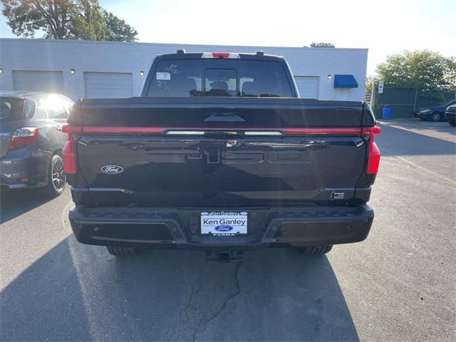 2025 Ford F-150 Lightning Platinum photo 5